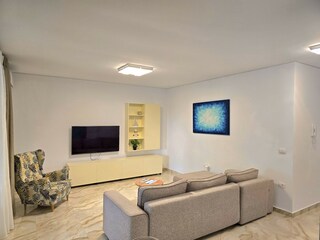 Apartment Gjiri Lalzit Features 20