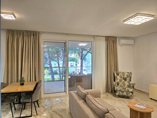 Apartment Gjiri Lalzit Features 23