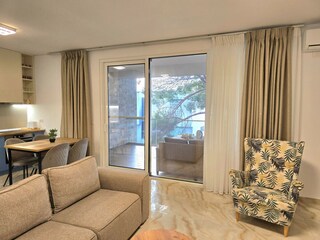 Apartment Gjiri Lalzit Features 24