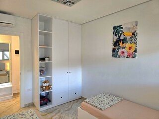 Apartment Gjiri Lalzit Features 28