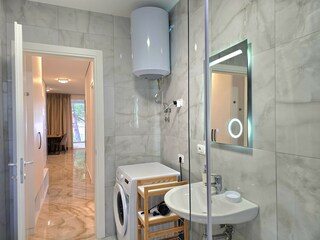 Apartment Gjiri Lalzit Features 33