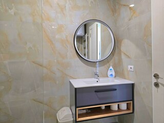 Apartment Gjiri Lalzit Features 13