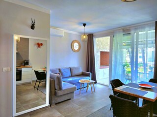 Apartment Gjiri Lalzit Features 30