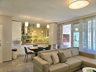 Apartment Gjiri Lalzit Features 13