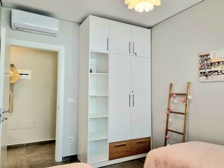 Apartment Gjiri Lalzit Features 20