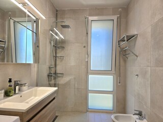 Apartment Gjiri Lalzit Features 31