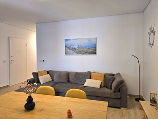 Apartment Gjiri Lalzit Features 12