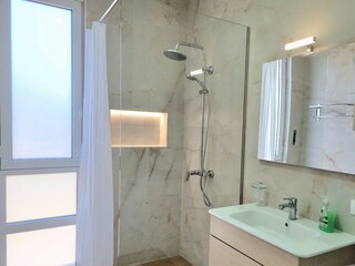 Apartment Gjiri Lalzit Features 13