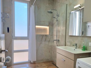 Apartment Gjiri Lalzit Features 26