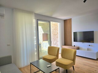 Apartment Gjiri Lalzit Features 24