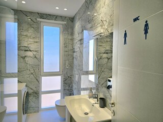 Apartment Gjiri Lalzit Features 34
