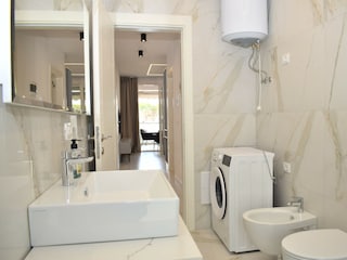 Apartment Gjiri Lalzit Features 30