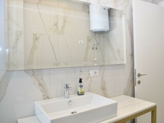 Apartment Gjiri Lalzit Features 32