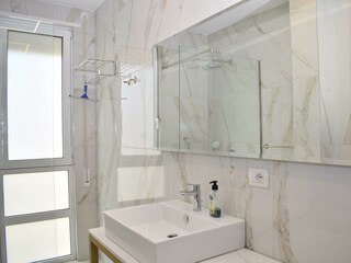 Apartment Gjiri Lalzit Features 33