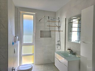 Apartment Gjiri Lalzit Features 30