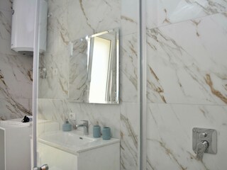 Apartment Gjiri Lalzit Features 32