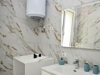 Apartment Gjiri Lalzit Features 33