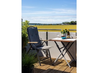 Balkon mit Aussicht aufs Wasser