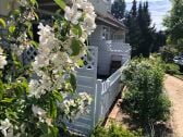 Terrasse im Erdgeschoss mit Rasenblick