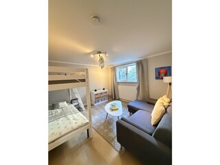 Kinderzimmer/zweites geräumiges Zimmer