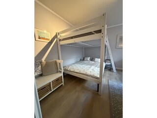 großes Hochbett 2 x 140 cm