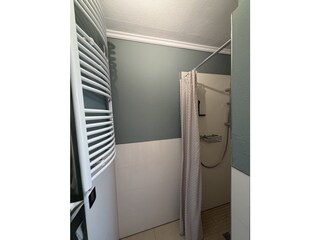 Duschbad mit Handtuchheizkörper