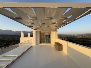 Seitliche Terrasse oben