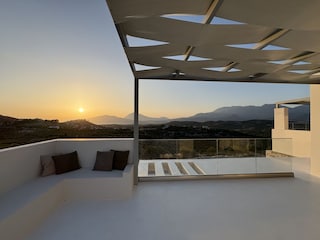 Seitliche Terrasse oben und Sitzecke