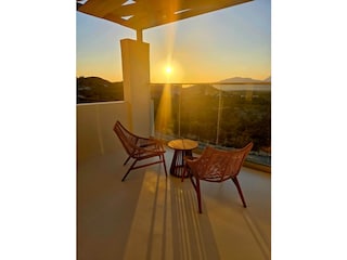 Terrasse oben vorn  für den Drink zu Sunset