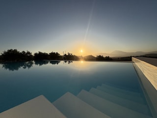 Infinity Pool am Abend
