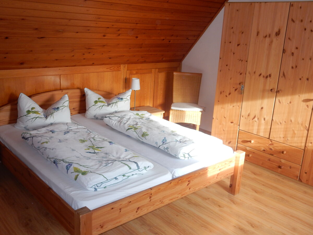 Schlafzimmer 1 mit Doppelbett (1,80m)