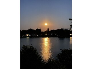 Nachtfoto Lakeside bei Vollmond