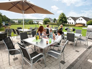 Garten und Terrasse  mit Grillmöglichkeit