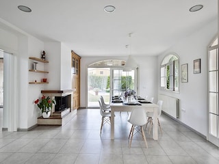 Villa Garriguella Features 25