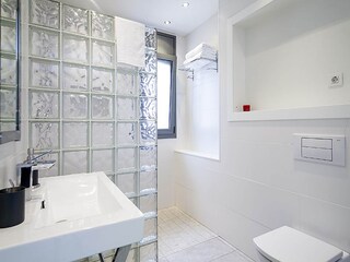 Villa Garriguella Features 24