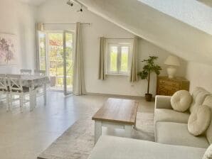 3 Bedroom apartment with balcony - Sutivan - image1