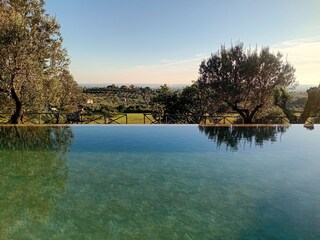 swimming pool with Sea view