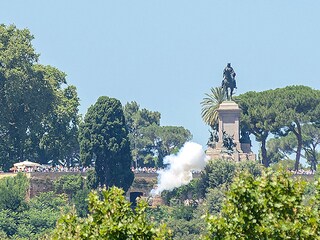 Janiculum Hill daily cannon blast seen from 1st terrace