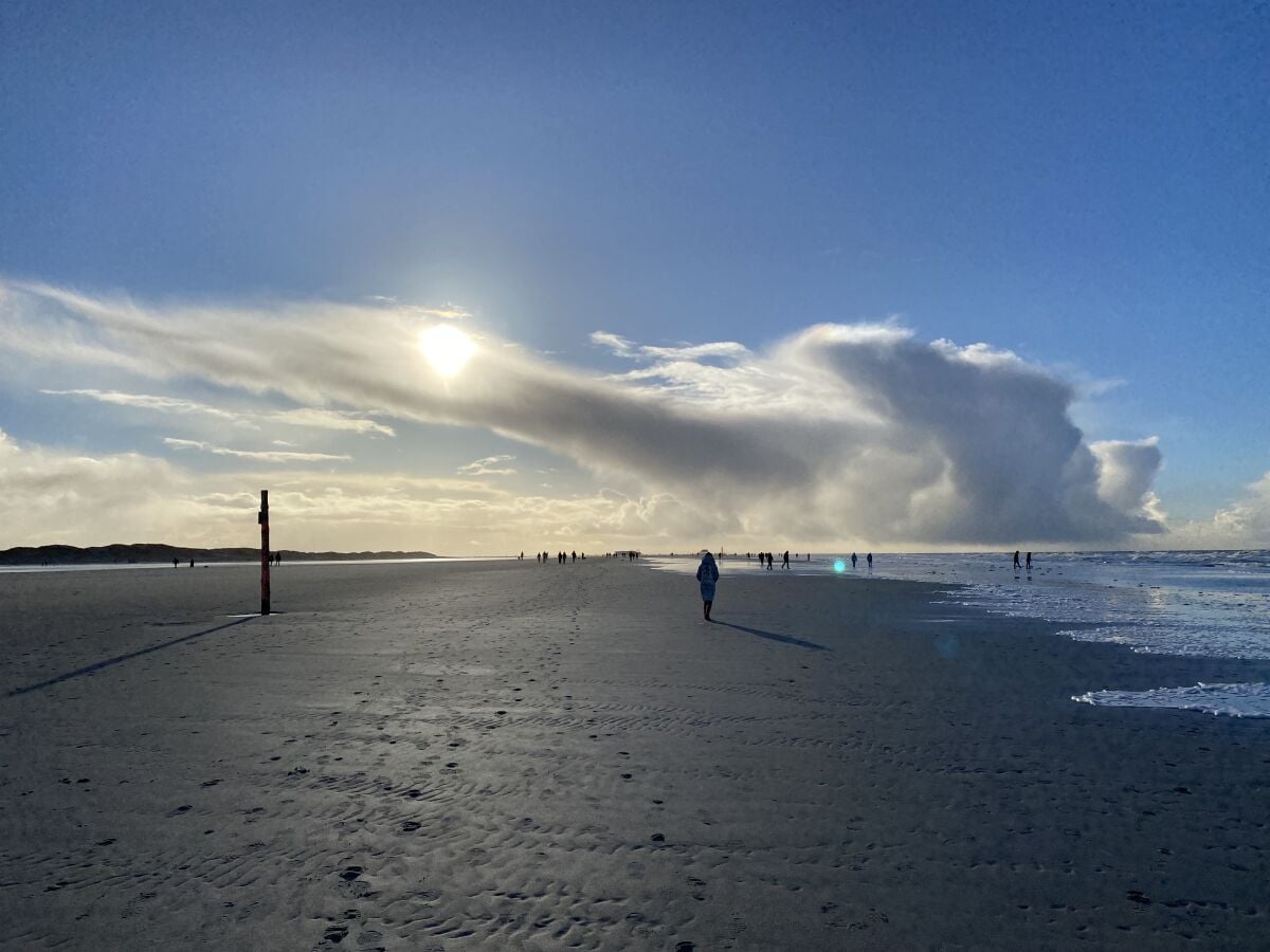 Spaziergang am weiten Strand von St. Peter-Ording