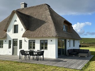 Gemütliche und schöne Gartenmöbel im Außenbereich