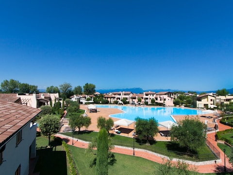 Holiday house 2 bedrooms apartment with terrace and pool view