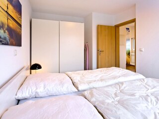 Hauptschlafzimmer mit Kleiderschrank