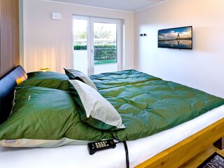 Hauptschlafzimmer mit TV-Gerät