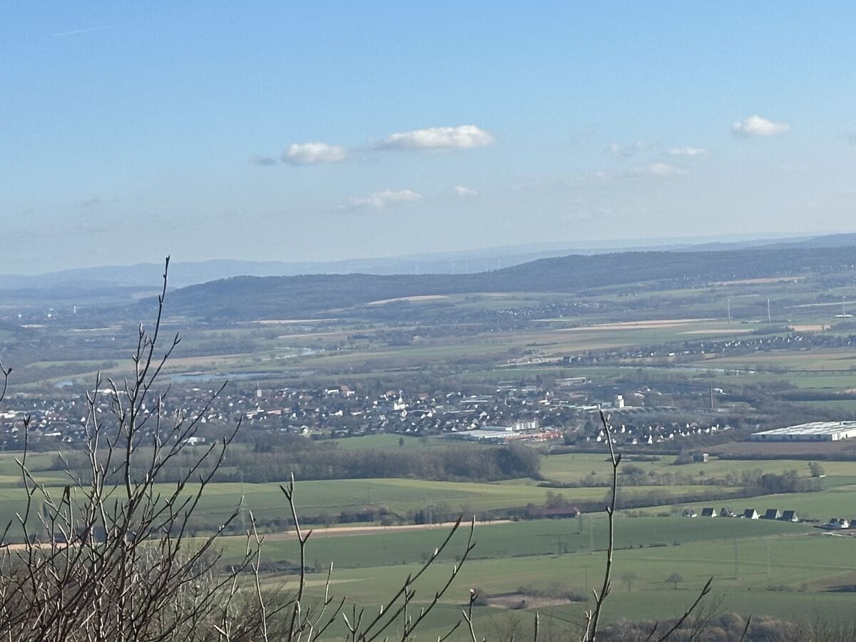 Fernblick von der Paschenburg ins Wesertal