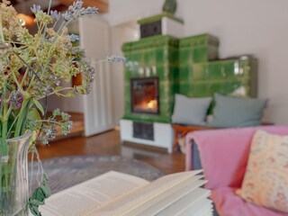 Wohnzimmer mit Kachelofen