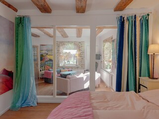 Blick ins Wohnzimmer von Schlafzimmer 1