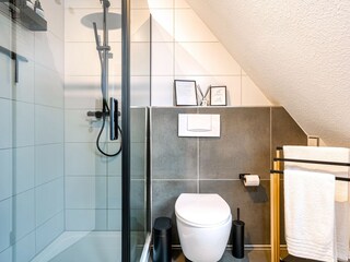 Modernes Tageslichtbad