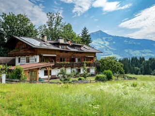 Haus außen Sommer (c) Hannes Dabernig
