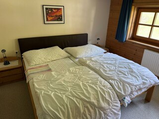 Schalfzimmer Dachboden mit Kasten