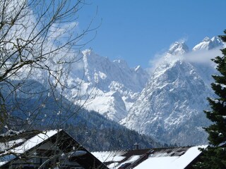 Blick im Winter auf die Alpspitze